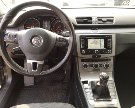 VERKOCHT VOLKSWAGEN PASSAT BREAK 1,6 TDI / ZWART METAAL / NAVIGATIE + KLEURSCHERM / CRUISECONTROL / ALU VELGEN / TREKHAAK / GEKEURD / GARANTIE 