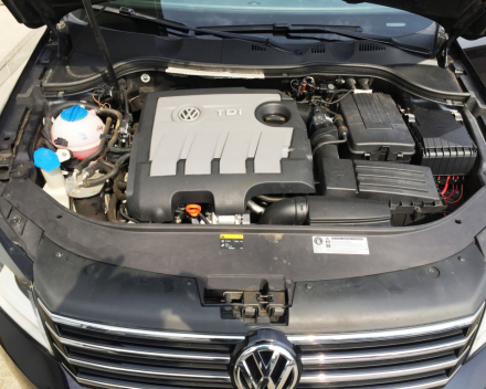 VERKOCHT VOLKSWAGEN PASSAT BREAK 1,6 TDI / ZWART METAAL / NAVIGATIE + KLEURSCHERM / CRUISECONTROL / ALU VELGEN / TREKHAAK / GEKEURD / GARANTIE 