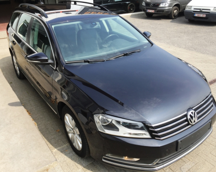 VERKOCHT VOLKSWAGEN PASSAT BREAK 1,6 TDI / ZWART METAAL / NAVIGATIE + KLEURSCHERM / CRUISECONTROL / ALU VELGEN / TREKHAAK / GEKEURD / GARANTIE 