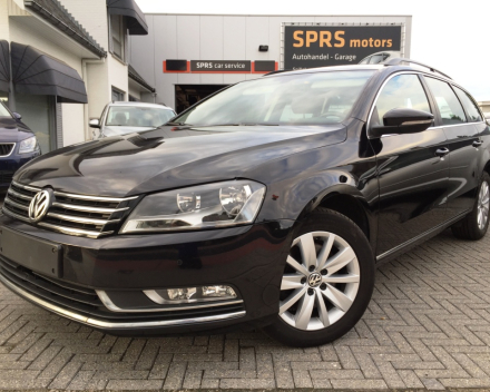 VERKOCHT  VOLKSWAGEN PASSAT 1,6 TDI BREAK / NAVIGATIE / DIGITALE AIRCO / CRUISECONTROL / PARKEERSENSOREN / GEKEURD / GARANTIE