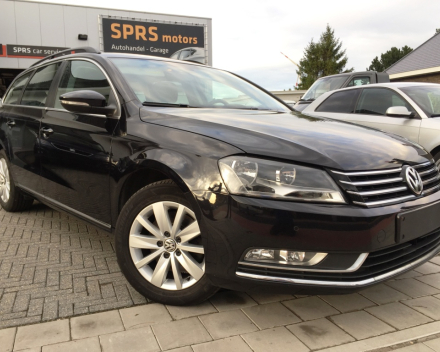 VERKOCHT  VOLKSWAGEN PASSAT 1,6 TDI BREAK / NAVIGATIE / DIGITALE AIRCO / CRUISECONTROL / PARKEERSENSOREN / GEKEURD / GARANTIE