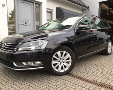 VERKOCHT  VOLKSWAGEN PASSAT 1,6 TDI BREAK / NAVIGATIE / DIGITALE AIRCO / CRUISECONTROL / PARKEERSENSOREN / GEKEURD / GARANTIE