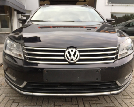 VERKOCHT  VOLKSWAGEN PASSAT 1,6 TDI BREAK / NAVIGATIE / DIGITALE AIRCO / CRUISECONTROL / PARKEERSENSOREN / GEKEURD / GARANTIE