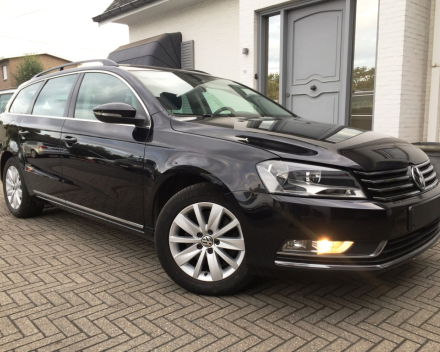 VERKOCHT  VOLKSWAGEN PASSAT 1,6 TDI BREAK / NAVIGATIE / DIGITALE AIRCO / CRUISECONTROL / PARKEERSENSOREN / GEKEURD / GARANTIE