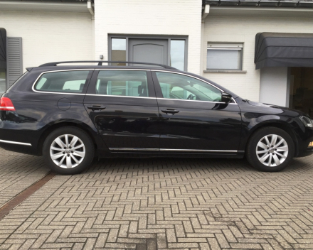 VERKOCHT  VOLKSWAGEN PASSAT 1,6 TDI BREAK / NAVIGATIE / DIGITALE AIRCO / CRUISECONTROL / PARKEERSENSOREN / GEKEURD / GARANTIE