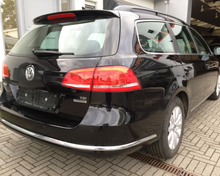 VERKOCHT  VOLKSWAGEN PASSAT 1,6 TDI BREAK / NAVIGATIE / DIGITALE AIRCO / CRUISECONTROL / PARKEERSENSOREN / GEKEURD / GARANTIE