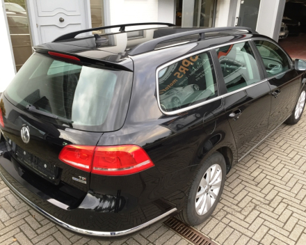 VERKOCHT  VOLKSWAGEN PASSAT 1,6 TDI BREAK / NAVIGATIE / DIGITALE AIRCO / CRUISECONTROL / PARKEERSENSOREN / GEKEURD / GARANTIE