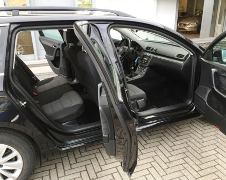 VERKOCHT  VOLKSWAGEN PASSAT 1,6 TDI BREAK / NAVIGATIE / DIGITALE AIRCO / CRUISECONTROL / PARKEERSENSOREN / GEKEURD / GARANTIE