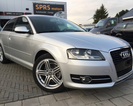 VERKOCHT  AUDI A3 1,6 TDI * ZILVER METAAL * CRUISECONTROL * NAVIGATIE * ALU VELGEN * GEKEURD * GARANTIE