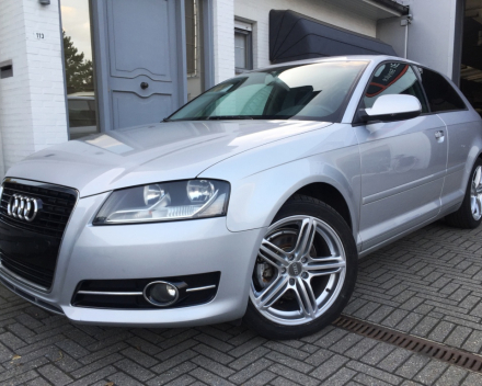 VERKOCHT  AUDI A3 1,6 TDI * ZILVER METAAL * CRUISECONTROL * NAVIGATIE * ALU VELGEN * GEKEURD * GARANTIE