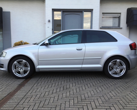 VERKOCHT  AUDI A3 1,6 TDI * ZILVER METAAL * CRUISECONTROL * NAVIGATIE * ALU VELGEN * GEKEURD * GARANTIE