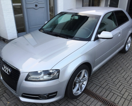 VERKOCHT  AUDI A3 1,6 TDI * ZILVER METAAL * CRUISECONTROL * NAVIGATIE * ALU VELGEN * GEKEURD * GARANTIE