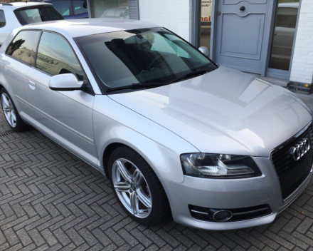 VERKOCHT  AUDI A3 1,6 TDI * ZILVER METAAL * CRUISECONTROL * NAVIGATIE * ALU VELGEN * GEKEURD * GARANTIE