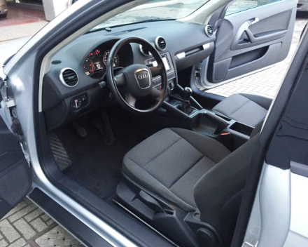 VERKOCHT  AUDI A3 1,6 TDI * ZILVER METAAL * CRUISECONTROL * NAVIGATIE * ALU VELGEN * GEKEURD * GARANTIE