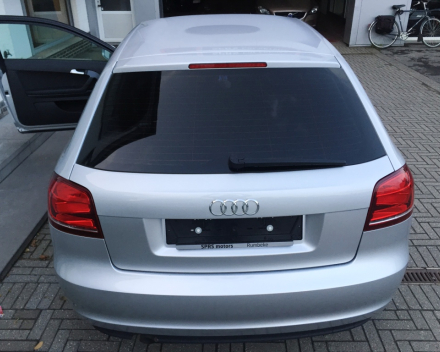 VERKOCHT  AUDI A3 1,6 TDI * ZILVER METAAL * CRUISECONTROL * NAVIGATIE * ALU VELGEN * GEKEURD * GARANTIE