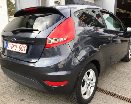 VERKOCHT  FORD FIESTA 1,6 TDCI * GRIJS METAAL * AIRCO * ALU *VELGEN * SCHADEWAGEN BESTEMD VOOR HANDELAAR *