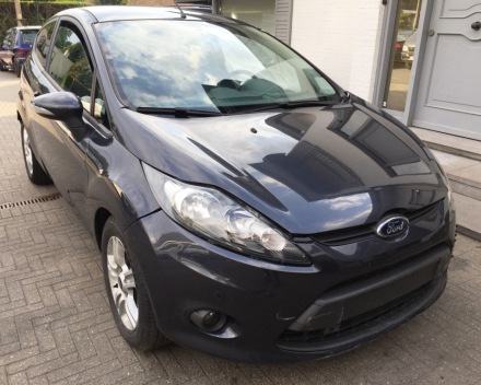 VERKOCHT  FORD FIESTA 1,6 TDCI * GRIJS METAAL * AIRCO * ALU *VELGEN * SCHADEWAGEN BESTEMD VOOR HANDELAAR *