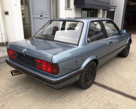 VERKOCHT BMW 325 I  * E30 * OPKNAPPER