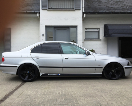 VERKOCHT  BMW 520 D * 4 DEURS * FULL OPTION * 19&quot; VELGEN * VERLAAGD * LEDER INTERIEUR * GEKEURD * GARANTIE