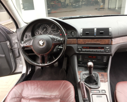 VERKOCHT  BMW 520 D * 4 DEURS * FULL OPTION * 19&quot; VELGEN * VERLAAGD * LEDER INTERIEUR * GEKEURD * GARANTIE