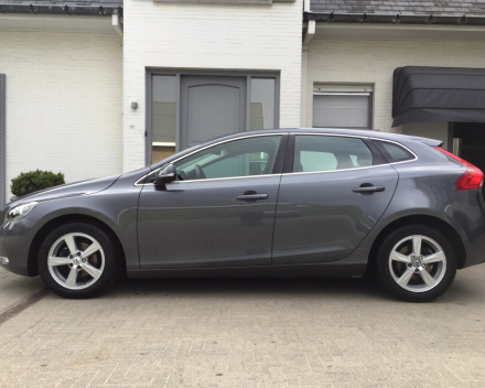 VERKOCHT  VOLVO V40 1,6D * MOMENTUM * ALU VELGEN * SLECHTS 64950 KM * BJ 08/10/2013 * GRIJS METAAL * GEKEURD * GARANTIE