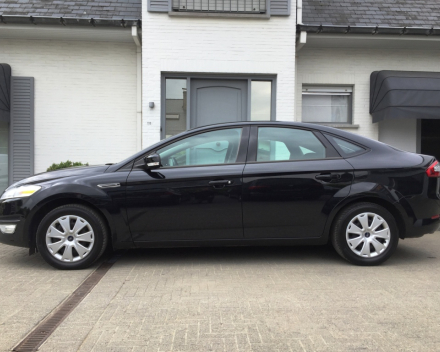 VERKOCHT  FORD MONDEO BENZINE * SLECHTS 26.677 KM !! * BJ 11/10/2011  *  PDC * ZWART METAAL * GEKEURD * GARANTIE