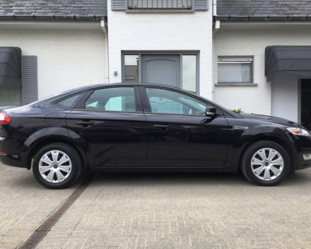 VERKOCHT  FORD MONDEO BENZINE * SLECHTS 26.677 KM !! * BJ 11/10/2011  *  PDC * ZWART METAAL * GEKEURD * GARANTIE