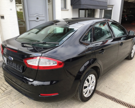 VERKOCHT  FORD MONDEO BENZINE * SLECHTS 26.677 KM !! * BJ 11/10/2011  *  PDC * ZWART METAAL * GEKEURD * GARANTIE