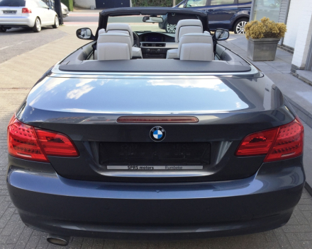 BMW 320 D CABRIOLET ** FULL OPTION ** LEDER / NAVIGATIE / XENON / AUTOMAAT / ALU VELGEN / CRUISECONTROL  / GEKEURD * GARANTIE