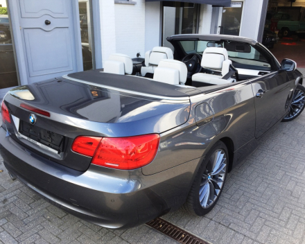 BMW 320 D CABRIOLET ** FULL OPTION ** LEDER / NAVIGATIE / XENON / AUTOMAAT / ALU VELGEN / CRUISECONTROL  / GEKEURD * GARANTIE