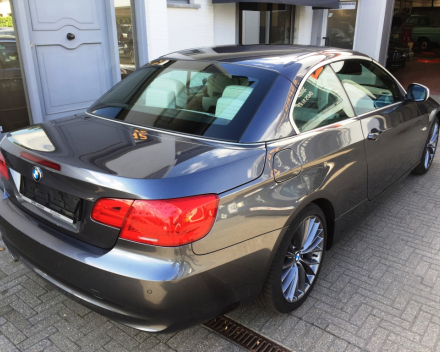 BMW 320 D CABRIOLET ** FULL OPTION ** LEDER / NAVIGATIE / XENON / AUTOMAAT / ALU VELGEN / CRUISECONTROL  / GEKEURD * GARANTIE