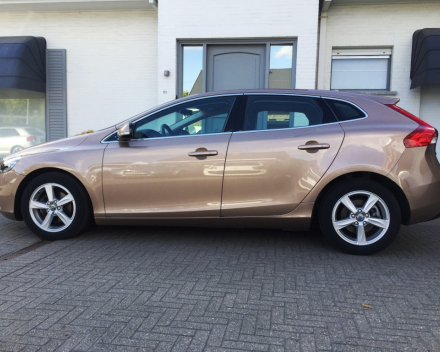 VERKOCHT  VOLVO V40 1,6 D * FULL OPTION * LEDER * ALU VELGEN * CAMERA * CRUISECONTROL * PARK ASSISTANCE * AUTOMATISCHE AIRCO *  GEKEURD * GARANTIE