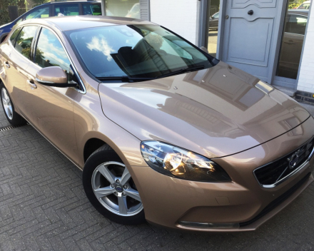 VERKOCHT  VOLVO V40 1,6 D * FULL OPTION * LEDER * ALU VELGEN * CAMERA * CRUISECONTROL * PARK ASSISTANCE * AUTOMATISCHE AIRCO *  GEKEURD * GARANTIE