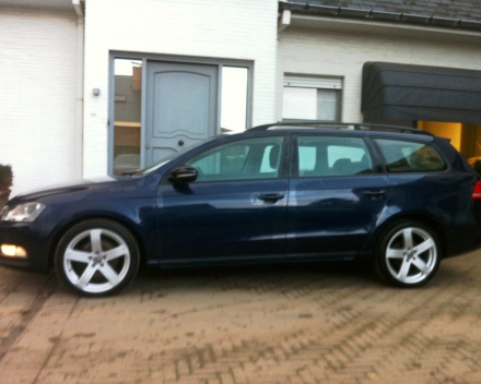 VERKOCHT  VOLKSWAGEN PASSAT 1,6DTDI * BREAK * NAVIGATIE + KLEURSCHERM * PARKEERSENSOREN * AUTOMATISCHE AIRCO * CRUISECONTROL * 18&quot; VELGEN * GEKEURD * GARANTIE