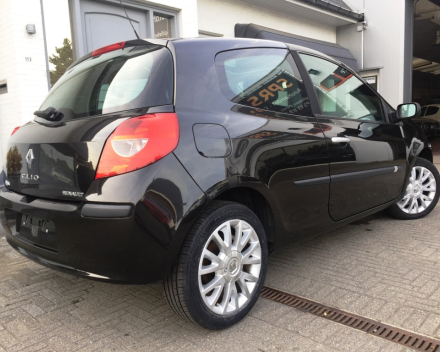 VERKOCHT RENAULT CLIO 03/10/2007 * SLECHTS 88118 KM * PANORAMISCH DAK * GEKEURD * GARANTIE