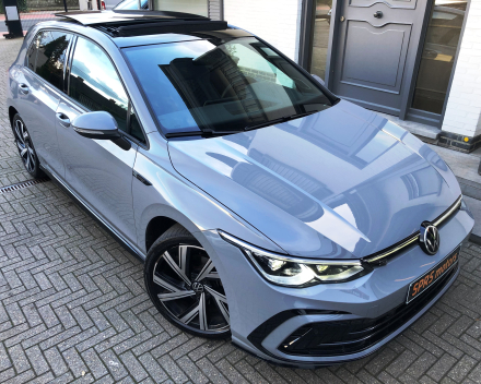 VW GOLF 8 R-LINE  FULL OPTION  BJ 2021  SLECHTS 17,613 KM  BENZINE - ELEKTRISCH