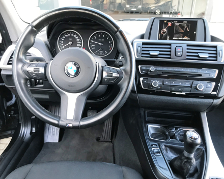 BMW  116 I BENZINE  12/2015  SLECHTS 32824 KM  GEKEURD + GARANTIE