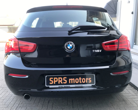 BMW  116 I BENZINE  12/2015  SLECHTS 32824 KM  GEKEURD + GARANTIE