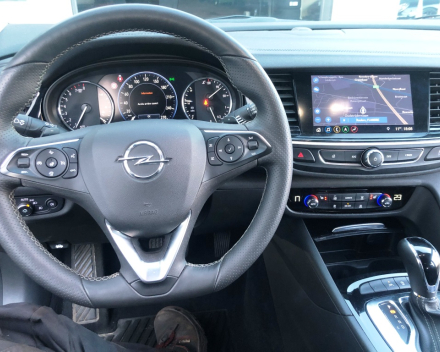 OPEL INSIGNIA BENZINE AUTOMAAT FULL OPTION  96.937 KM  BJ 2019