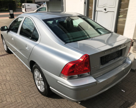 VERKOCHT  VOLVO S60 BENZINE FULL OPTION 06/03/2009  103817 KM  GEKEURD + GARANTIE