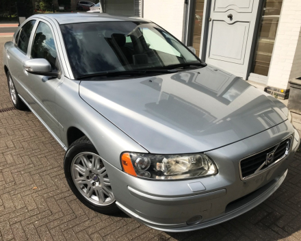 VERKOCHT  VOLVO S60 BENZINE FULL OPTION 06/03/2009  103817 KM  GEKEURD + GARANTIE