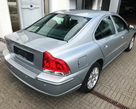 VERKOCHT  VOLVO S60 BENZINE FULL OPTION 06/03/2009  103817 KM  GEKEURD + GARANTIE