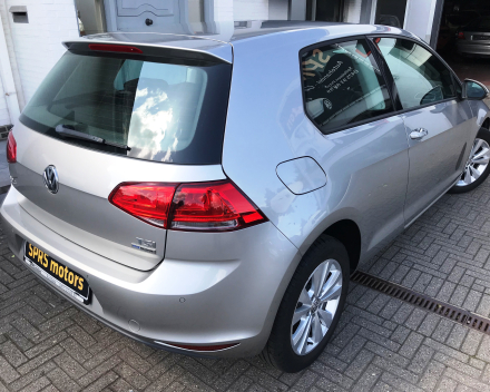 VOLKSWAGEN GOLF 7  BENZINE  28/06/2013