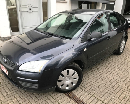 FORD FOCUS 1,4 BENZINE  OVERNAMEWAGEN VOOR HANDELAAR OF EXPORT