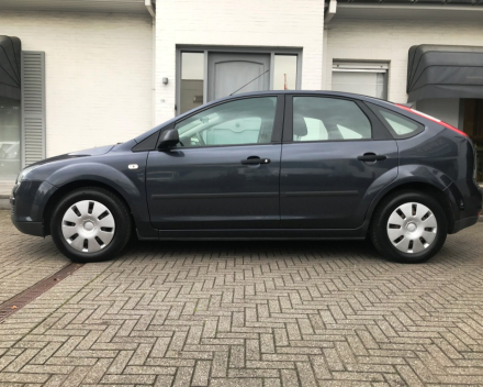 FORD FOCUS 1,4 BENZINE  OVERNAMEWAGEN VOOR HANDELAAR OF EXPORT