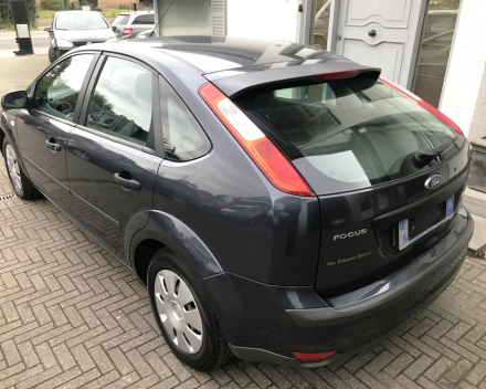 FORD FOCUS 1,4 BENZINE  OVERNAMEWAGEN VOOR HANDELAAR OF EXPORT