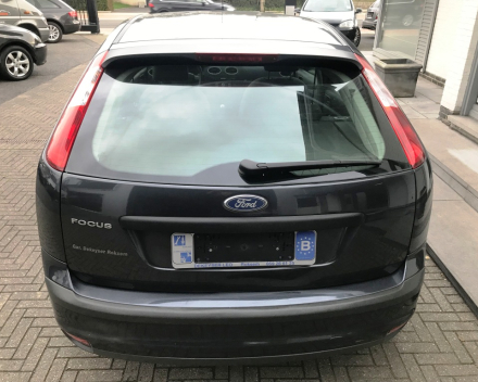 FORD FOCUS 1,4 BENZINE  OVERNAMEWAGEN VOOR HANDELAAR OF EXPORT