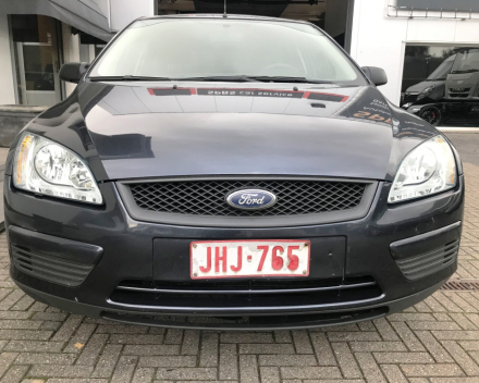 FORD FOCUS 1,4 BENZINE  OVERNAMEWAGEN VOOR HANDELAAR OF EXPORT