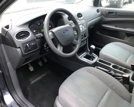 FORD FOCUS 1,4 BENZINE  OVERNAMEWAGEN VOOR HANDELAAR OF EXPORT