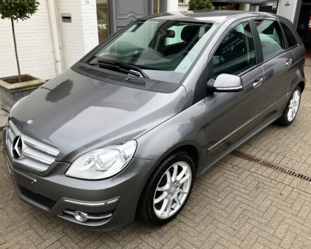 MERCEDES B 180 CDI AUTOMAAT HALF LEDER / NAVI / AIRCO 28/02/2011   137.052 KM